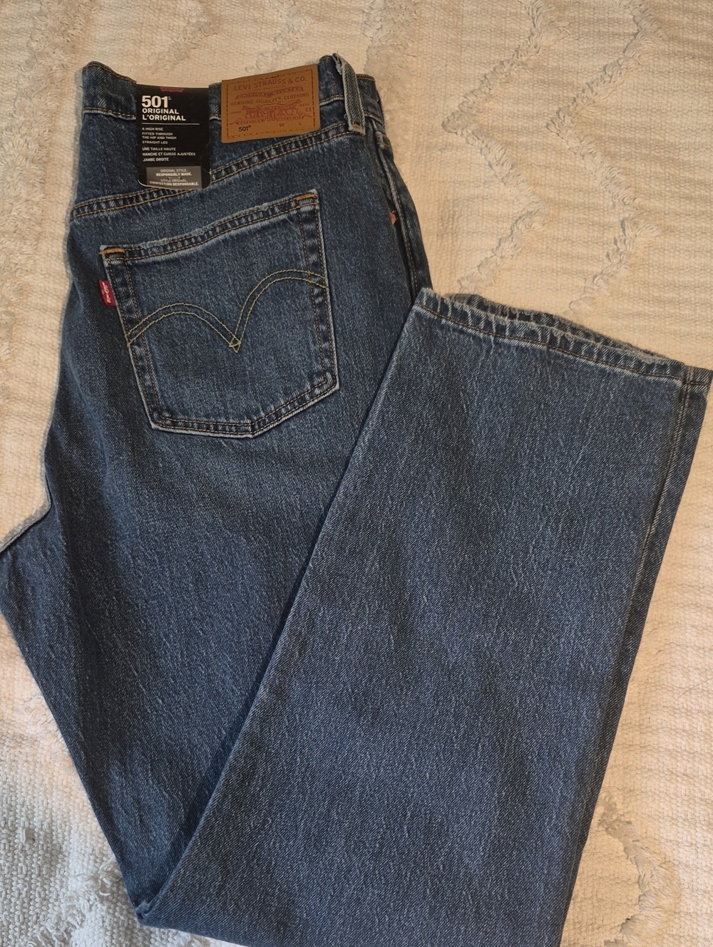 NWT! Levi's 501 Original Fit Women's Jeans medium wash, size 33 x 30.